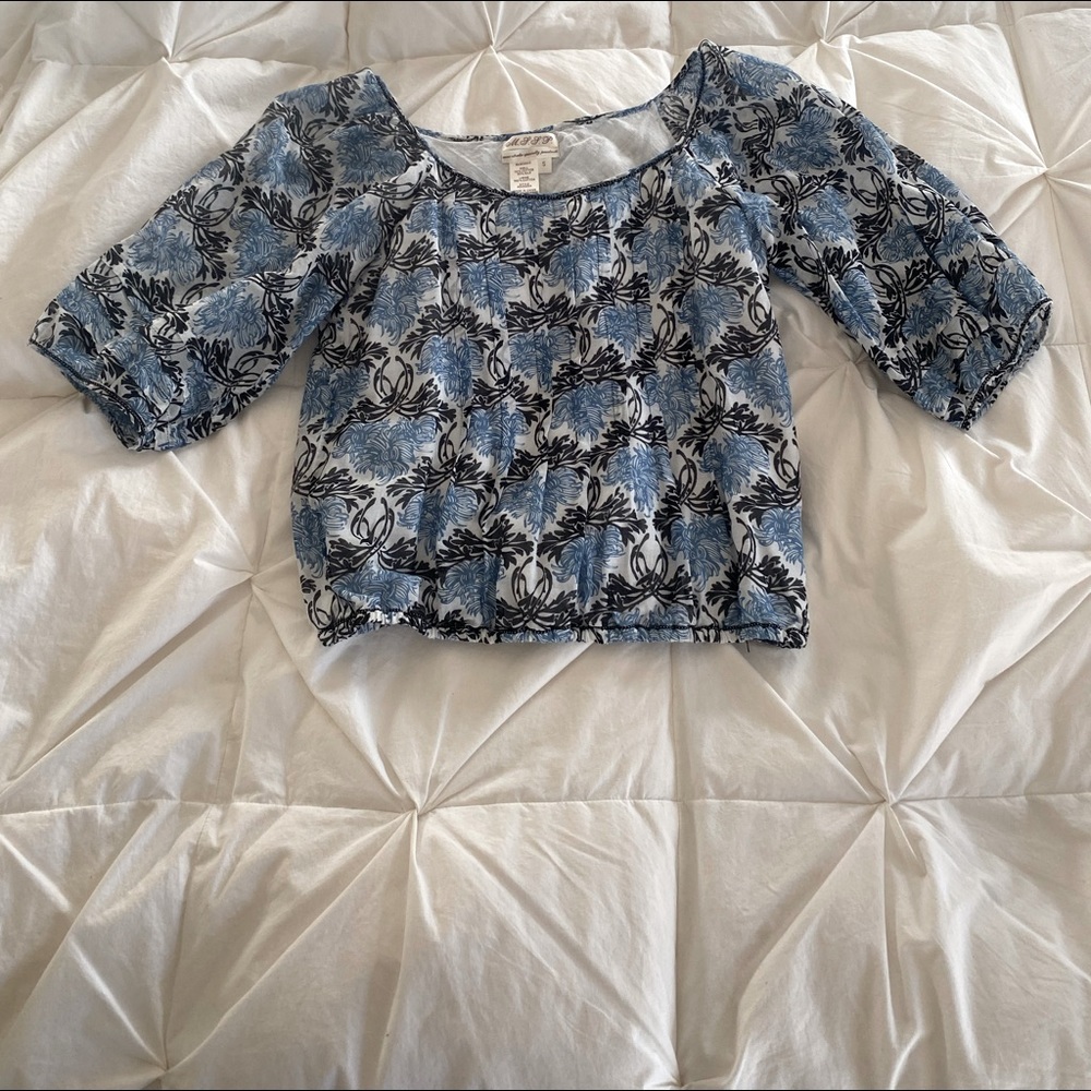 MSSP Black blue and white cream colored top/blouse